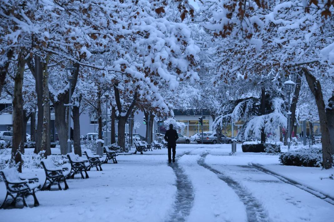 Konya’da nefesler tutuldu! Kar yağışına artık saatler var 2